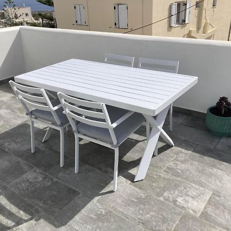 Triena Apartments Фіра Екстер'єр фото