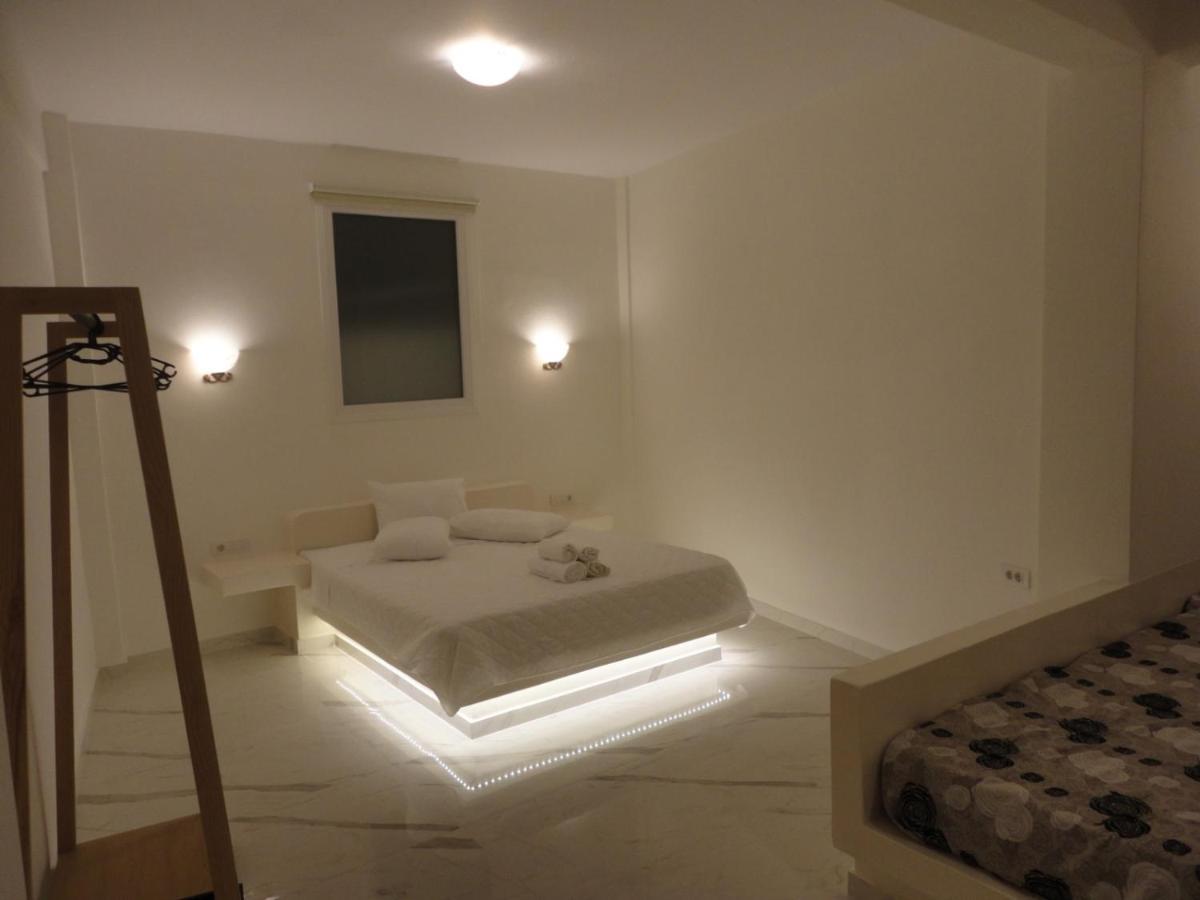 Triena Apartments Фіра Екстер'єр фото