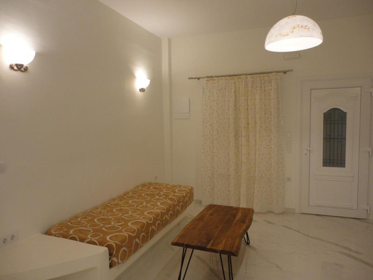 Triena Apartments Фіра Екстер'єр фото