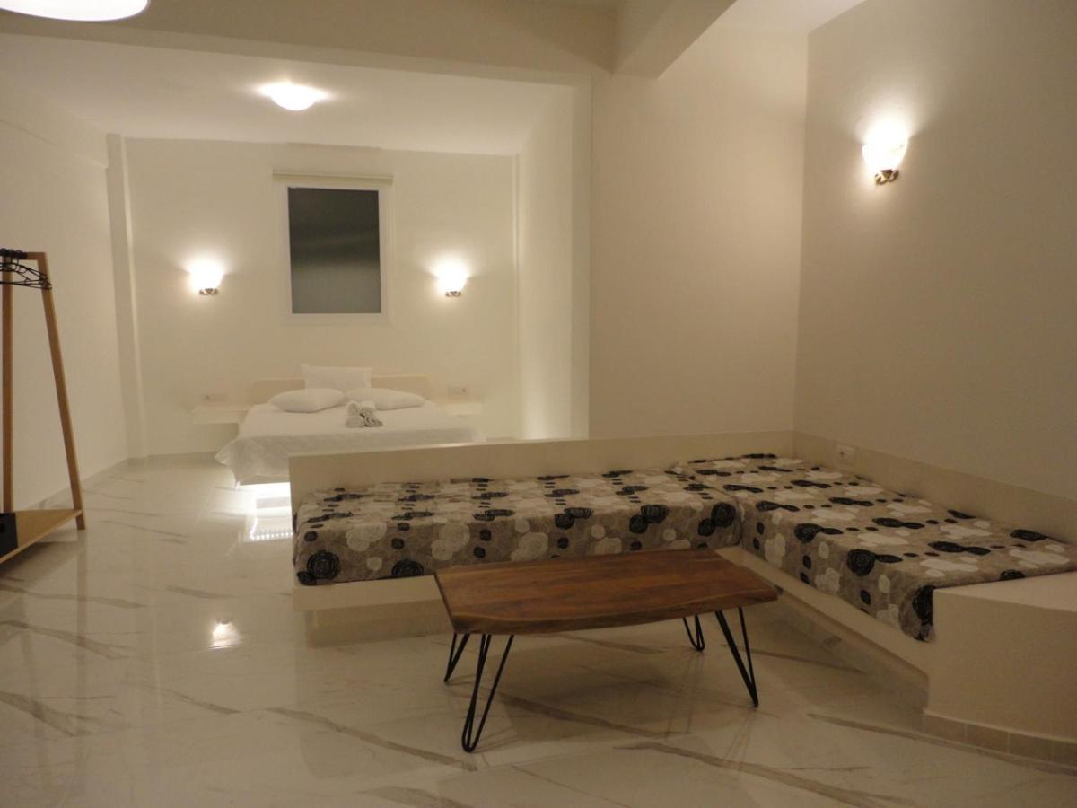 Triena Apartments Фіра Екстер'єр фото