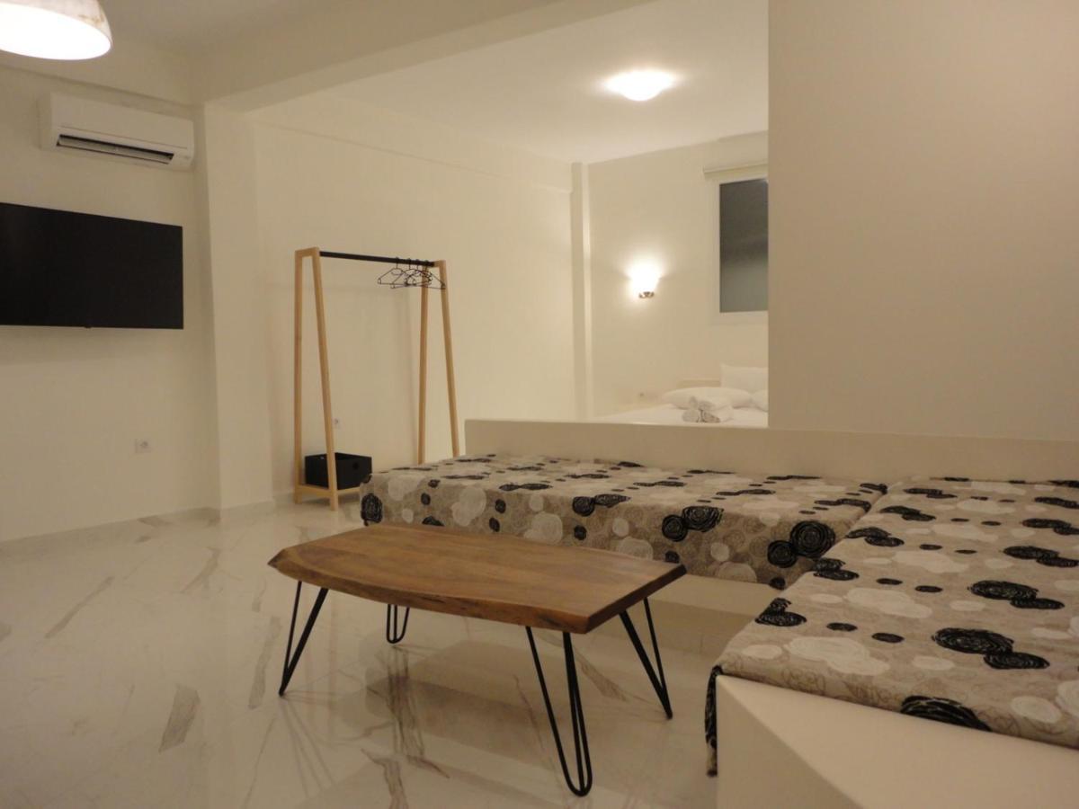 Triena Apartments Фіра Екстер'єр фото