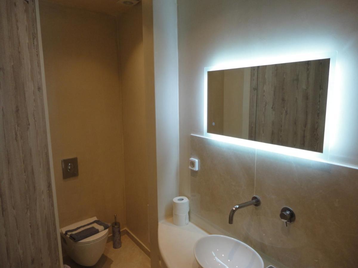 Triena Apartments Фіра Екстер'єр фото