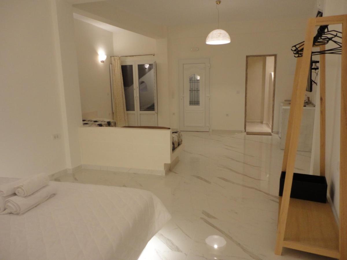 Triena Apartments Фіра Екстер'єр фото