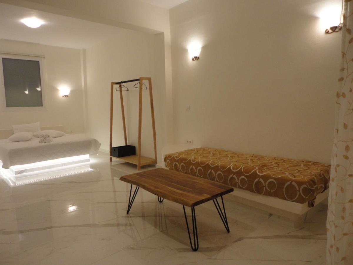 Triena Apartments Фіра Екстер'єр фото