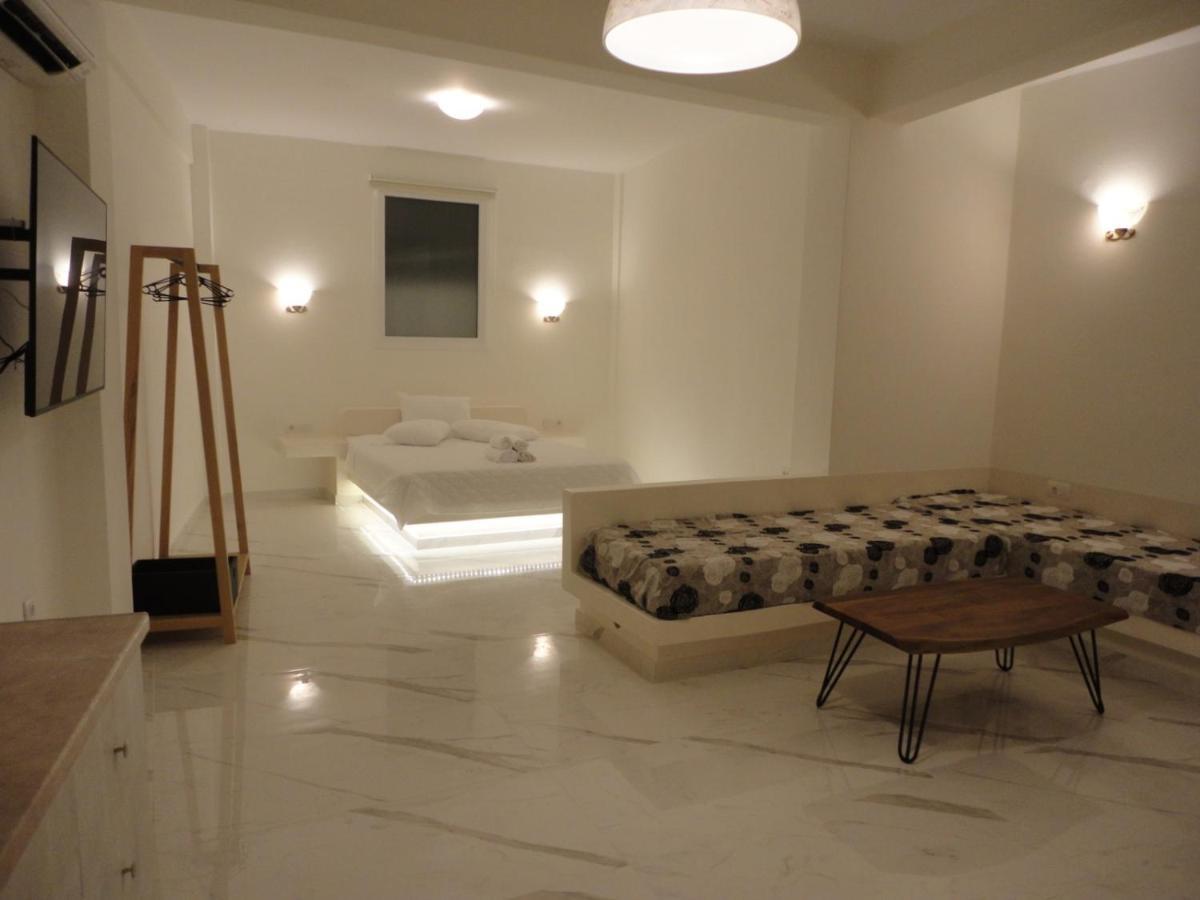 Triena Apartments Фіра Екстер'єр фото