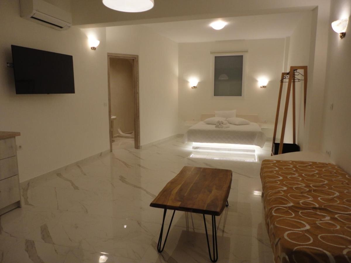 Triena Apartments Фіра Екстер'єр фото